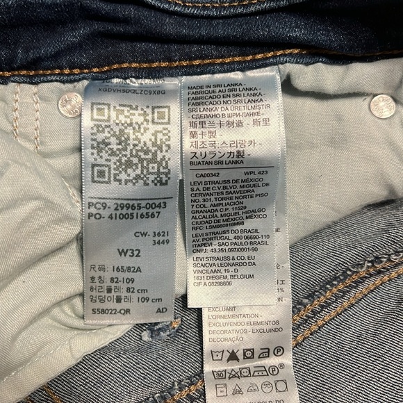 Levi’s Mid Length Shorts Size 32 - Picture 3 of 3